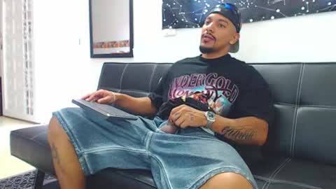 Wesley Rogger online show from November 8, 2025, 9:57 pm