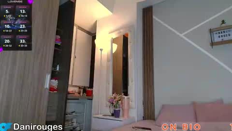 Mia and Dylan online show from November 17, 2025, 4:29 am