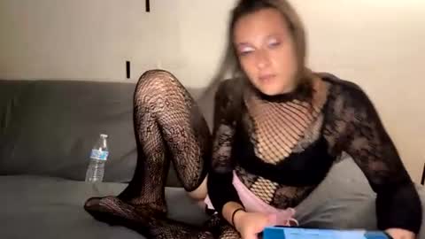 wetpanties_foryou online show from June 24, 2026, 8:13 am