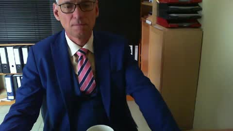 Snapshot of wetsuitedman chatting on June 20, 2026, 5:43 am Franz online show from June 20, 2026, 5:43 am