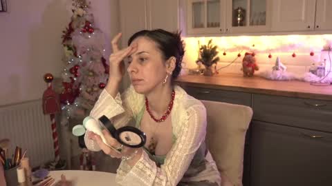 Snapshot of whats_her_name chatting on December 25, 2024, 2:56 pm Victoria Maria online show from December 25, 2024, 2:56 pm
