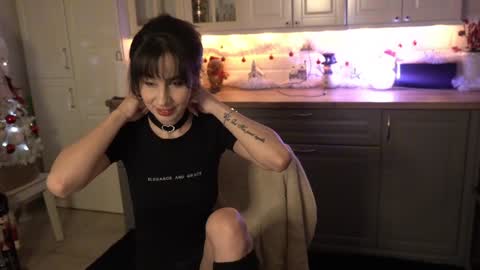 Snapshot of whats_her_name chatting on January 2, 2025, 6:01 pm Victoria Maria online show from January 2, 2025, 6:01 pm