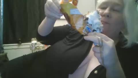 whipsnap19 online show from March 22, 2026, 4:27 am