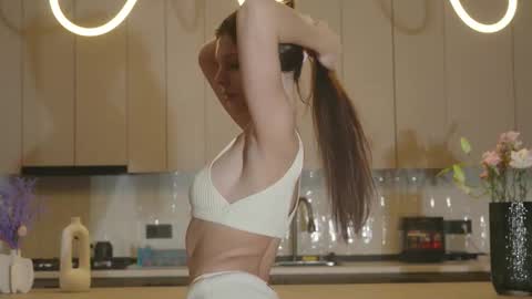 Naomi online show from November 13, 2025, 2:21 am