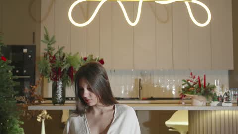 Naomi online show from December 22, 2025, 2:19 am