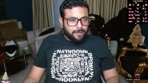 Snapshot of whispers_caplan chatting on February 12, 2025, 7:02 am yors online show from February 12, 2025, 7:02 am