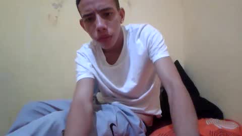 Snapshot of white_boy84723 chatting on November 29, 2025, 5:54 am white boy online show from November 29, 2025, 5:54 am