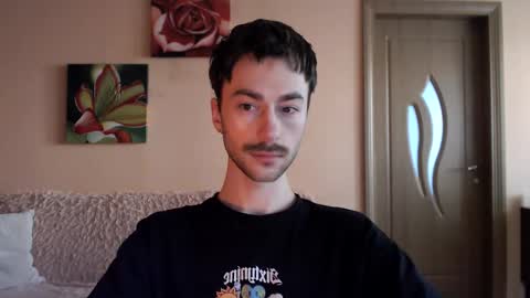 Snapshot of white_sport chatting on December 17, 2025, 11:49 am Tom online show from December 17, 2025, 11:49 am