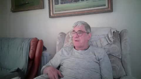 whitebriefs009 online show from May 6, 2026, 8:41 am
