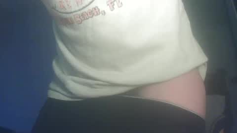 Snapshot of whiteduke81 chatting on October 29, 2025, 7:48 pm Whiteduke online show from October 29, 2025, 7:48 pm