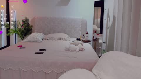 Snapshot of whitehelenn chatting on February 8, 2026, 6:33 pm whitehelenn online show from February 8, 2026, 6:33 pm