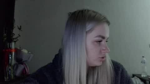 Snapshot of whitehex666 chatting on December 18, 2025, 5:52 pm whitehex666 online show from December 18, 2025, 5:52 pm