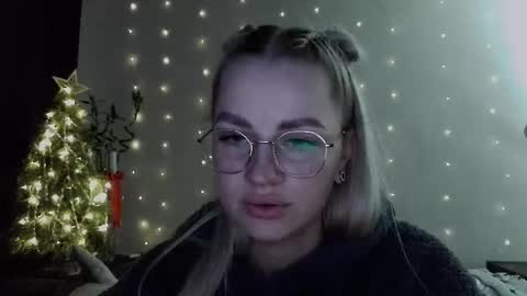 Snapshot of whitehex666 chatting on December 22, 2025, 5:10 pm whitehex666 online show from December 22, 2025, 5:10 pm