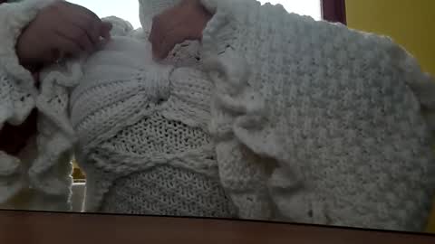 whitesweater online show from October 21, 2025, 6:03 am