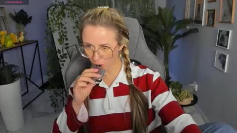 whitneypunnch online show from April 17, 2026, 3:04 pm