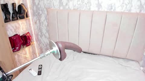 whitneyyfox online show from September 14, 2025, 10:53 pm