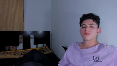 Snapshot of whos_he chatting on December 1, 2025, 12:15 am whos_he online show from December 1, 2025, 12:15 am