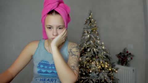 Snapshot of why_again_me chatting on January 2, 2025, 10:22 pm Veronica online show from January 2, 2025, 10:22 pm