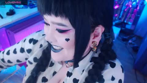 Laura  online show from January 31, 2025, 5:40 am