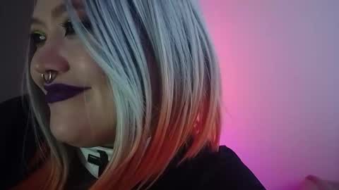 Laura  online show from November 17, 2025, 6:52 am