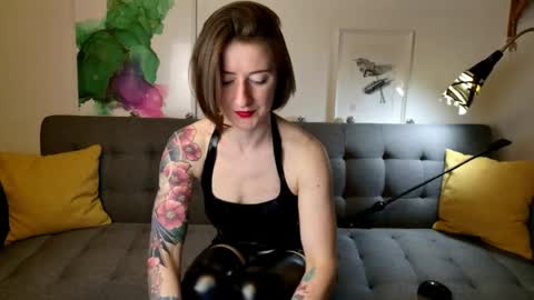 wild_peony online show from May 14, 2026, 5:42 pm