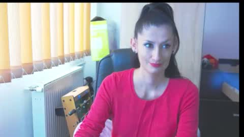 Snapshot of wildbea23 chatting on October 4, 2025, 8:34 am Bea online show from October 4, 2025, 8:34 am