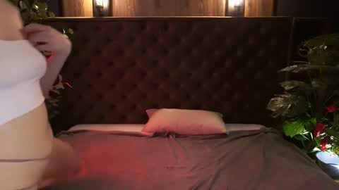 Alena online show from March 25, 2026, 6:52 am