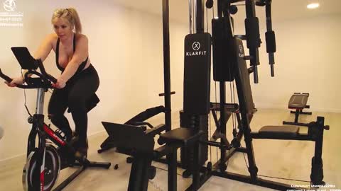 Lili online show from January 24, 2025, 8:00 pm