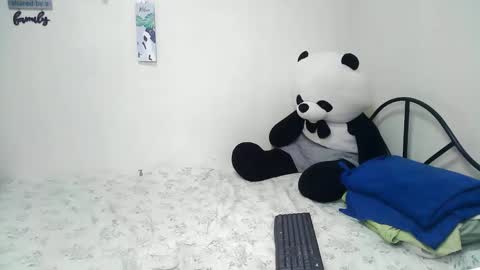 Snapshot of wildtightass chatting on February 17, 2025, 6:09 am Rhean online show from February 17, 2025, 6:09 am