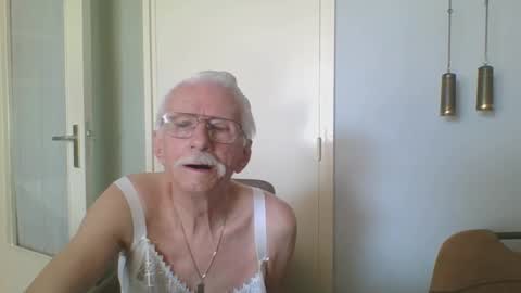 Snapshot of willem77779 chatting on April 22, 2026, 11:45 am willem77779 online show from April 22, 2026, 11:45 am