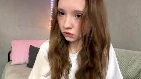 Snapshot of willenasow chatting on May 21, 2026, 3:08 pm Olivia online show from May 21, 2026, 3:08 pm