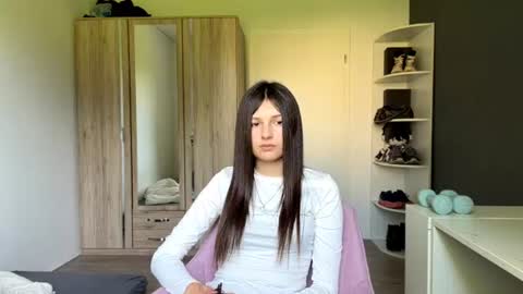 Snapshot of williemaemeachem chatting on June 18, 2026, 9:14 am Mari online show from June 18, 2026, 9:14 am
