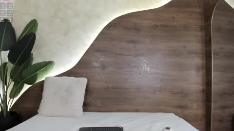 Ms Willow online show from February 28, 2025, 7:56 pm