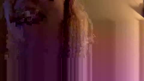 willowmaykitty online show from May 5, 2026, 2:19 am