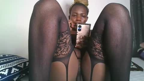 Snapshot of willyoubemine1 chatting on December 22, 2024, 12:07 am willyoubemine1 online show from December 22, 2024, 12:07 am