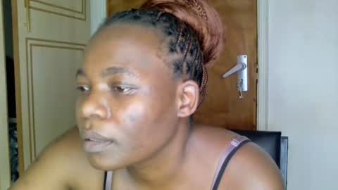 Snapshot of willyoubemine1 chatting on February 24, 2025, 3:33 am willyoubemine1 online show from February 24, 2025, 3:33 am