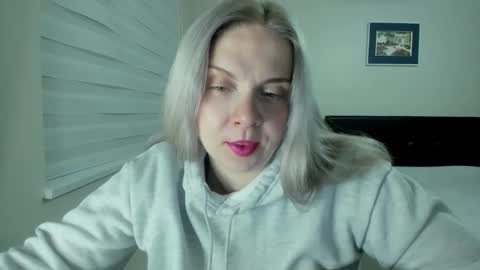 Snapshot of winter_miracle chatting on April 17, 2026, 5:43 am Winter Miracle online show from April 17, 2026, 5:43 am