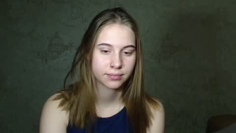 wira_witch online show from December 8, 2024, 4:39 pm