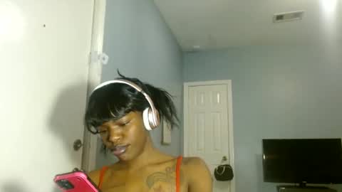 Snapshot of wishhwashy22 chatting on February 16, 2025, 5:15 am Chanel online show from February 16, 2025, 5:15 am