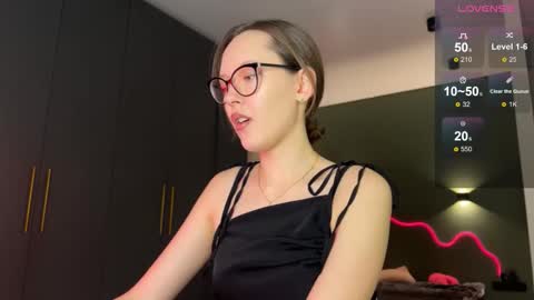 Isobelle online show from October 26, 2025, 3:18 pm