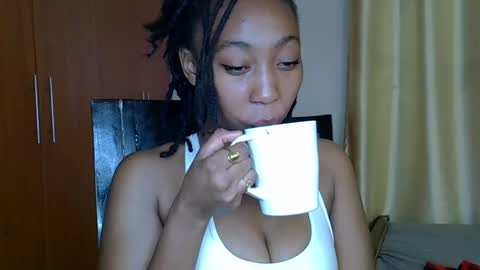 girlie o online show from February 18, 2025, 4:15 am