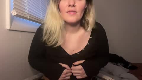 Moth online show from January 3, 2025, 10:19 pm