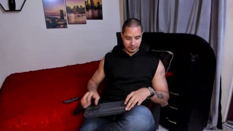 Snapshot of wncmodels chatting on April 16, 2026, 3:29 am Magnus Dark independent model online show from April 16, 2026, 3:29 am