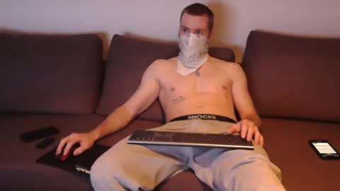 Snapshot of wolf021221 chatting on April 5, 2026, 2:14 pm wolf021221 online show from April 5, 2026, 2:14 pm