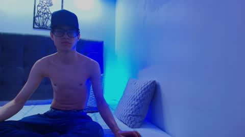  W O L F  online show from March 7, 2025, 11:29 am