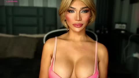 Julia online show from January 13, 2026, 3:45 am