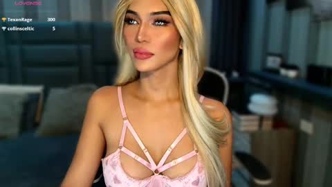 Julia online show from February 3, 2026, 2:53 am