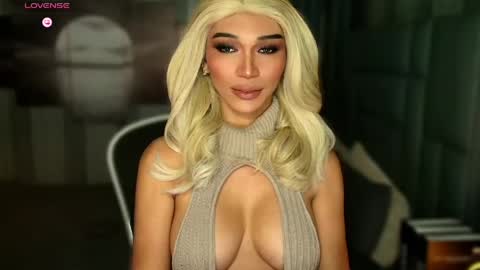 Julia online show from April 24, 2026, 3:09 am