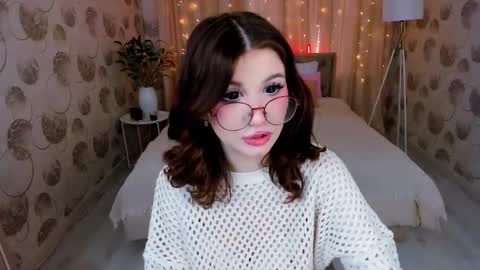 Snapshot of wondrousradiance chatting on March 10, 2025, 12:37 pm Bella online show from March 10, 2025, 12:37 pm