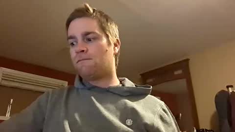 woodeee77 online show from March 8, 2025, 5:28 am